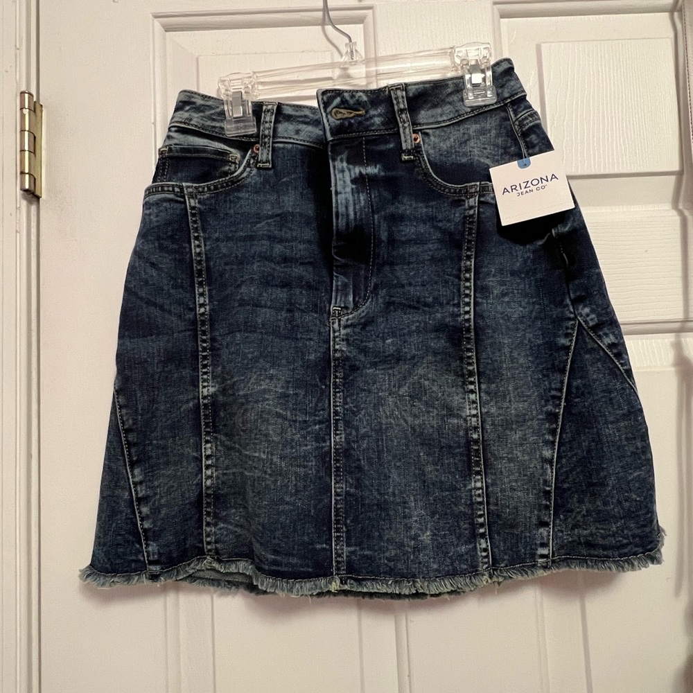 NWT Womens Juniors Arizona Denim Skirt, size 7